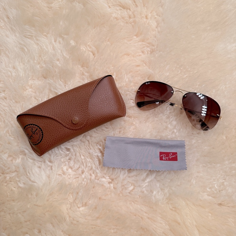 Ray-Ban Aviators. Perfect condition. - Picture 2 of 3